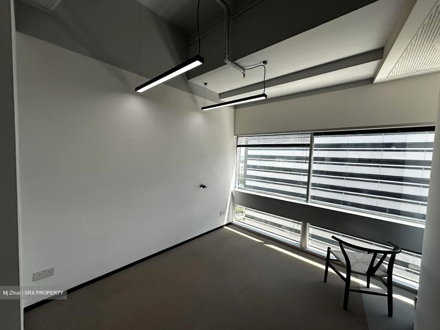 Gateway East (D7), Office #544178011